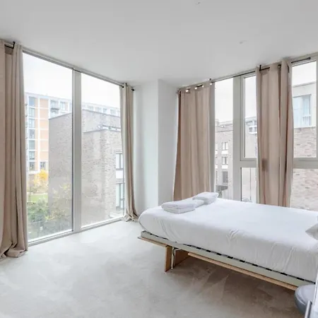 Charm & Convenience 3 Bed Near Excel