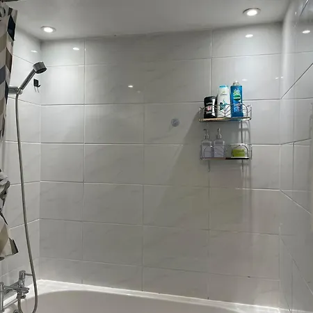 Walk To Lcy Airport Excel Dlr 1br Flat London
