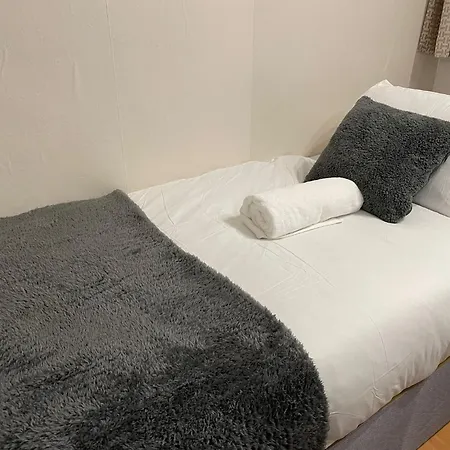 Walk To Lcy Airport Excel Dlr 1br Flat *