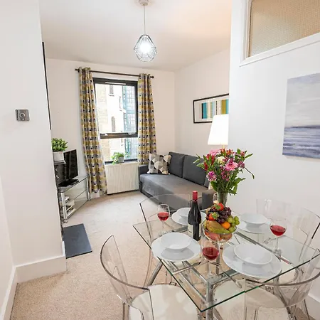 Famous Piccadilly Circus Apartment *