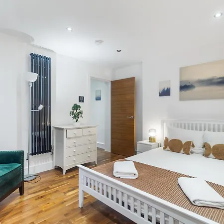 Paddington Gardens Apartment