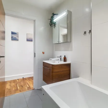 Paddington Gardens Apartment