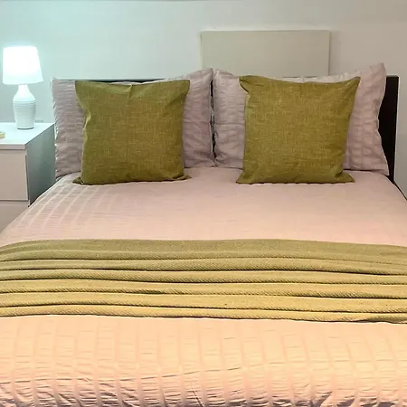 A Fantastic One Double Bedroom Flat Apartment *