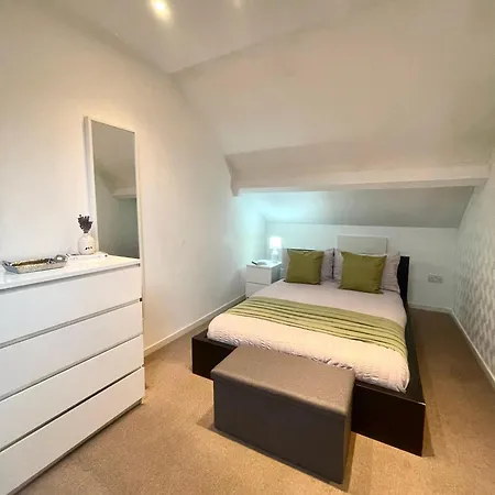 A Fantastic One Double Bedroom Flat Apartment *