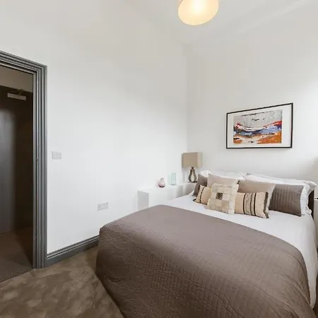 Grand Prix House Apartment London