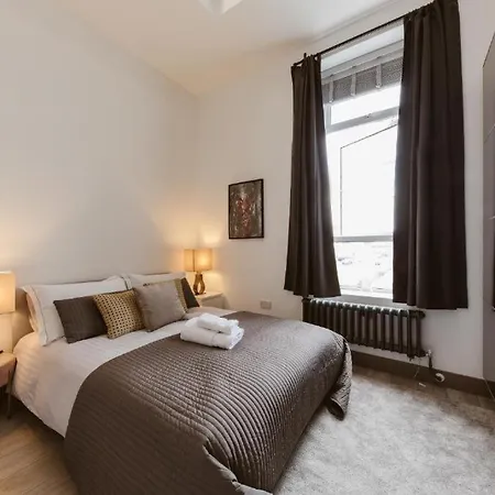 Apartment Grand Prix House London