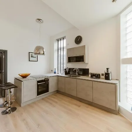 Grand Prix House Apartment London