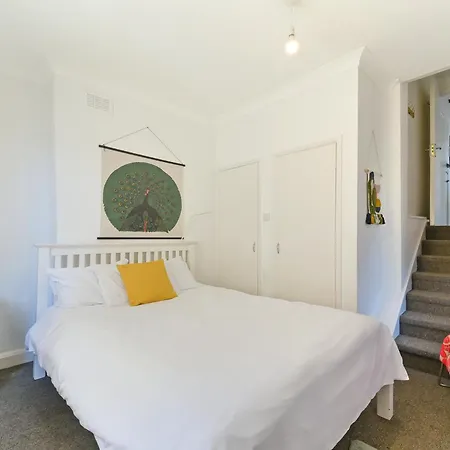 Spacious Maida Vale 2 Bed Apartment *