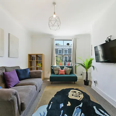 Spacious Maida Vale 2 Bed Apartment *