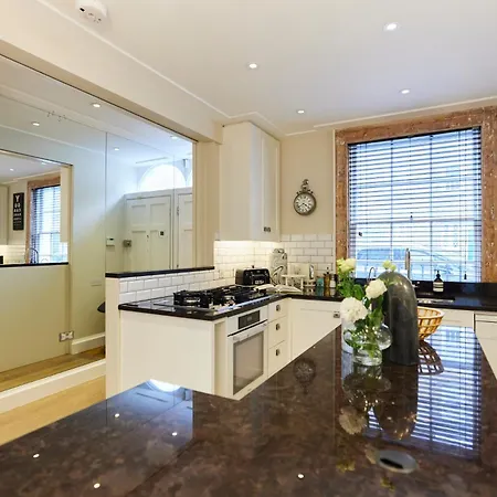 The St. Lukes Garden Place - Spacious 4bdr House With Garden And Terrace Apartment