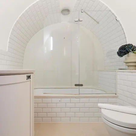 The St. Lukes Garden Place - Spacious 4bdr House With Garden And Terrace Apartment London