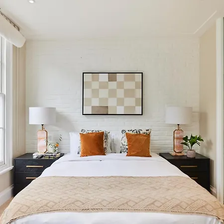 The St. Lukes Garden Place - Spacious 4bdr House With Garden And Terrace