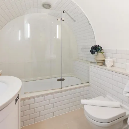 The St. Lukes Garden Place - Spacious 4bdr House With Garden And Terrace