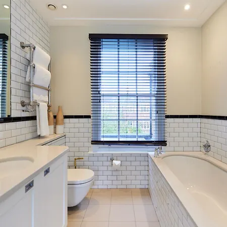 The St. Lukes Garden Place - Spacious 4bdr House With Garden And Terrace London