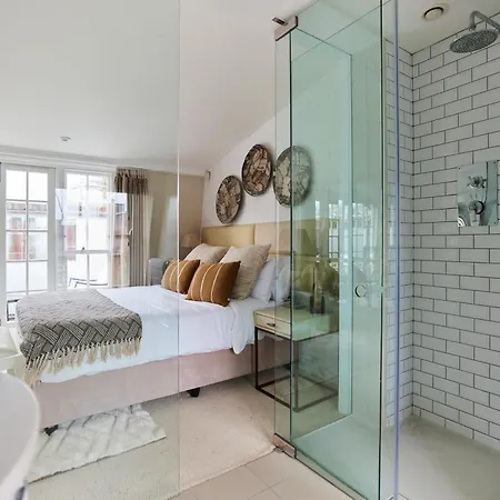 The St. Lukes Garden Place - Spacious 4bdr House With Garden And Terrace London