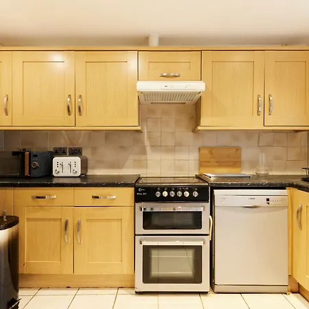The Kennington Park Crib - Lovely 2bdr Flat With Garden *