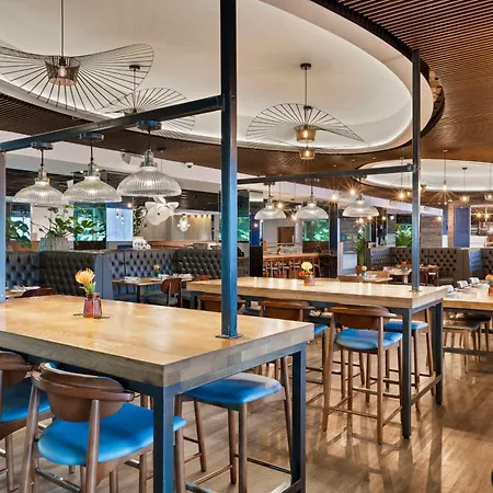 Radisson Red London Heathrow 4* Harmondsworth
