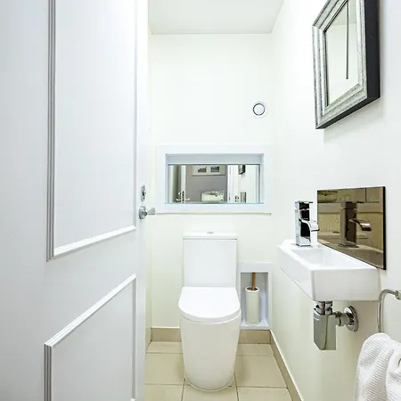Immense Gorgeous 2br Wbalcony & Office In Chelsea