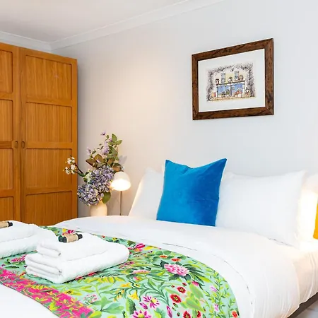 Immense Gorgeous 2br Wbalcony & Office In Chelsea Apartment London