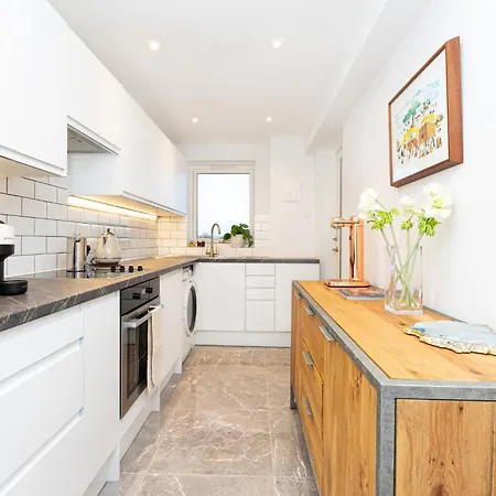 Immense Gorgeous 2br Wbalcony & Office In Chelsea *