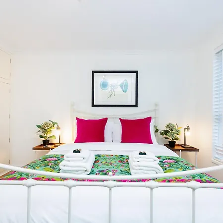 Immense Gorgeous 2br Wbalcony & Office In Chelsea