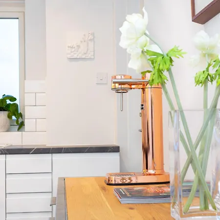 Immense Gorgeous 2br Wbalcony & Office In Chelsea *