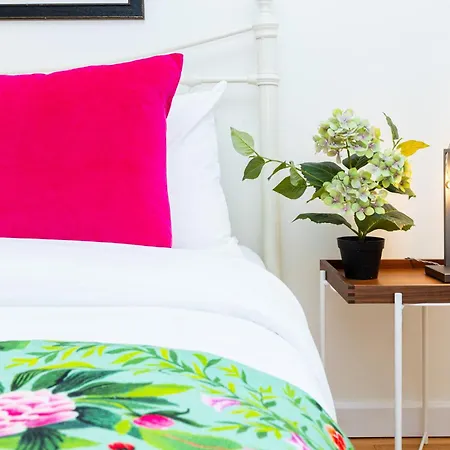 Immense Gorgeous 2br Wbalcony & Office In Chelsea Apartment London