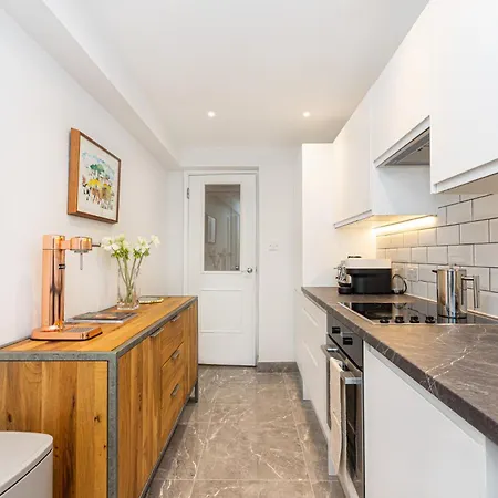 Immense Gorgeous 2br Wbalcony & Office In Chelsea Apartment