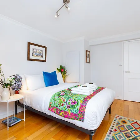 Immense Gorgeous 2br Wbalcony & Office In Chelsea Apartment London