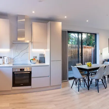 Luxury 1 * Hendon