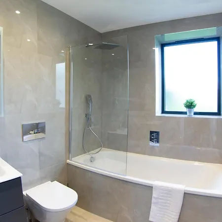 Luxury 1 *
