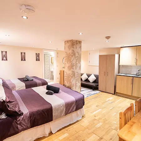 Large 2min To Hendon Station