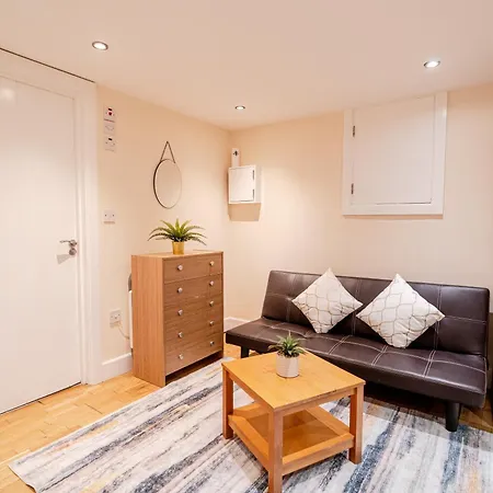 Large 2min To Hendon Station The Hyde