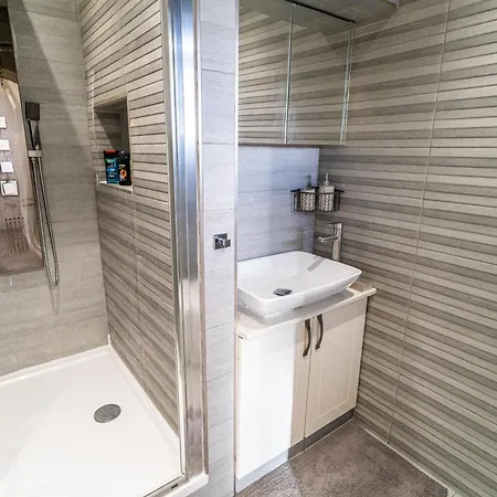 Hendon 2 Bed 20 Minutes To London *