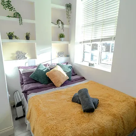 Hendon 2 Bed 20 Minutes To London Apartment