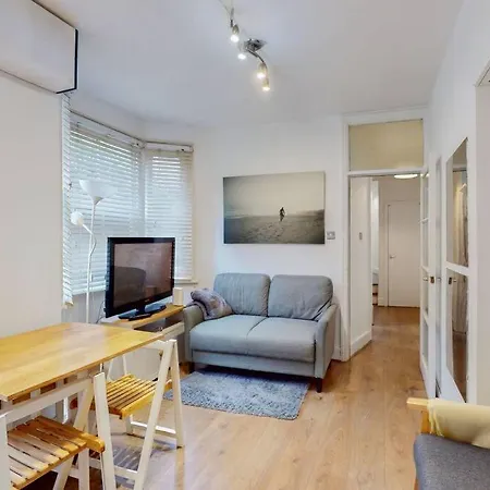 Apartment Stunning 2bdr With Beautiful Garden London