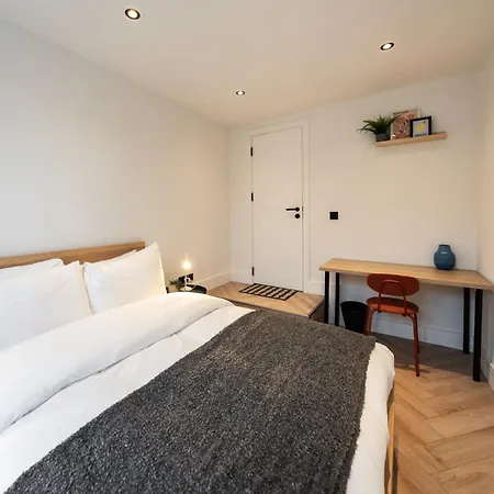 The Battersea Place - Charming 4bdr Flat