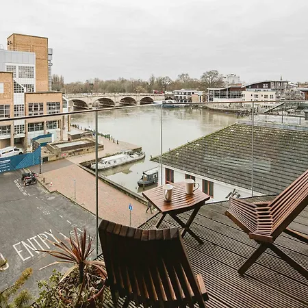 Apartment 2bed Flat With The View/kingston *