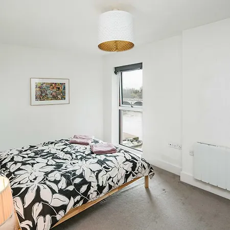2bed Flat With The View/kingston Apartment London