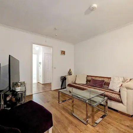 Large, Plant Filled Flat With Balcony Apartment