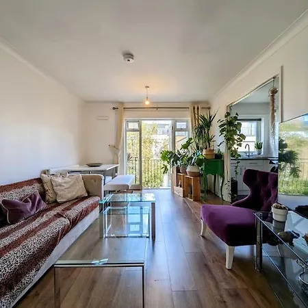 Large, Plant Filled Flat With Balcony *