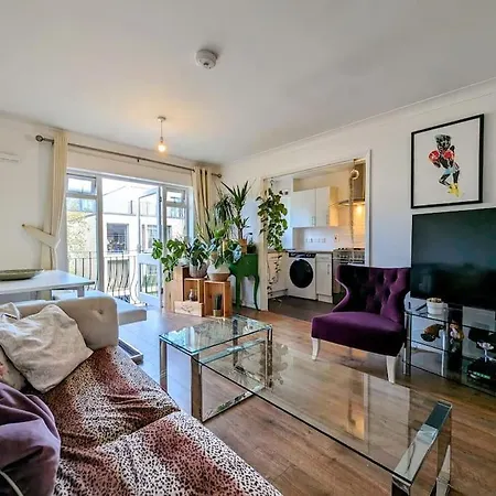 Large, Plant Filled Flat With Balcony *