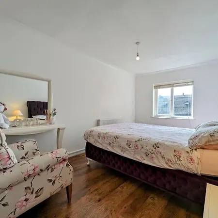 Large, Plant Filled Flat With Balcony Apartment London