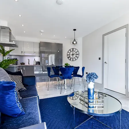 Stylish 2 Bedroom - Wembley Park דירה *