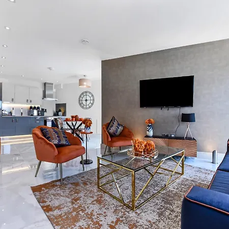 Beautiful, Stylish & Modern - Great For Transport! Apartment London