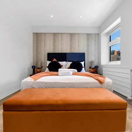Apartment Beautiful, Stylish & Modern - Great For Transport!