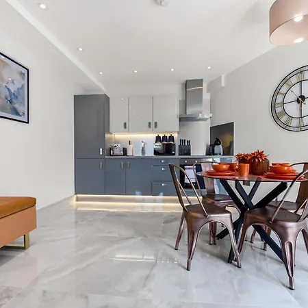 Beautiful, Stylish & Modern - Great For Transport! Apartment *