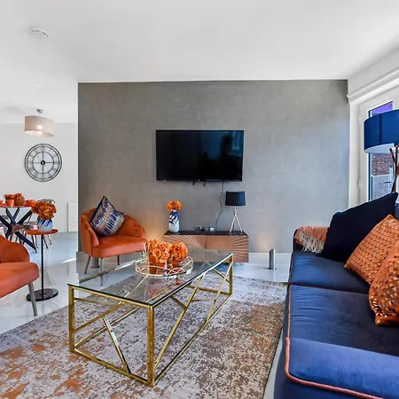 Beautiful, Stylish & Modern - Great For Transport! Apartment