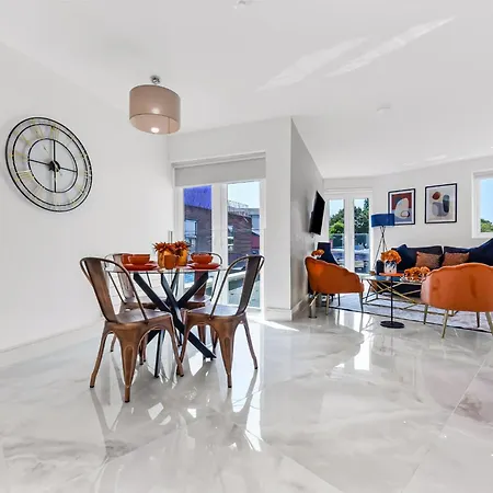 Apartment Beautiful, Stylish & Modern - Great For Transport! London