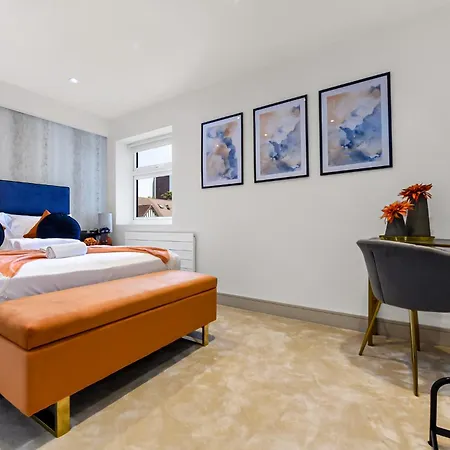 Beautiful, Stylish & Modern - Great For Transport! Apartment London